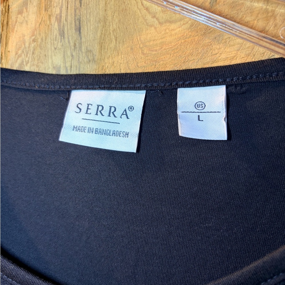 Serra 100% cotton black cap sleeve eyelet tee. Size: L - Picture 2 of 5